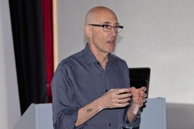 Datapioneren Bob Stein tror framtidens bok blir tredimensjonal.