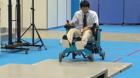 Robotikk har mange bruksområder. Her er for eksempel en smart rullestol som kan bestige høye flater.