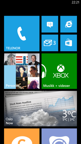 Slik ser startskjermen i Windows Phone 8 ut.