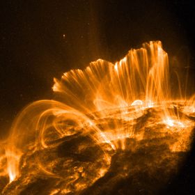 ENORME KREFTER: Dette er et bilde fra den tredje kraftigste solstormen NASA har registrert. Likevel er ikke solen sterk nok til å sende en ildkule 150 millioner kilometer for å utslette jorden.