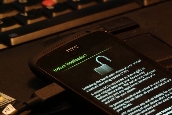 Det er enkelt å åpne bootloaderen i HTC One S.