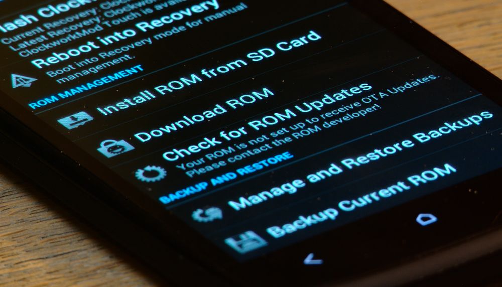 Å installere en ny ROM kan sammenlignes med å installere et nytt operativsystem.