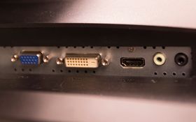 Vi savner en DisplayPort-inngang, og gjerne en USB-port i samme slengen.