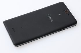 Xperia V - bakside.