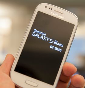 Navnet skjemmer ingen, men akkurat denne mobilen skjemmer muligens navnet.