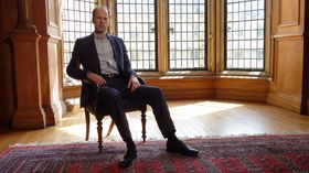 - Vi har overlevd både klimaforandringer og meteornedslag. Dersom vi skal dø ut i løpet av de neste hundre årene, er årsaken mest sannsynlig menneskeskapt, sier Nick Bostrom ved Future of Humanity Institute ved universitetet Oxford.