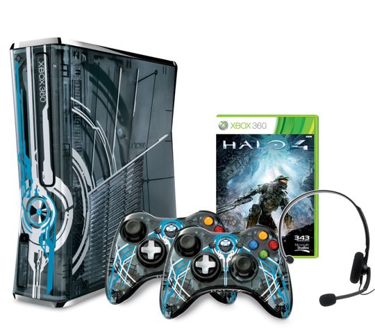 Xbox 360-konsoll med Halo 4-design, matchende kontrollere, headset og spill.
