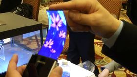 Samsung jobber med en skjerm som kan bøyes. Det åpner for spennende muligheter.