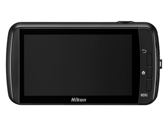 Nikon Coolpix S800c har stor og god touchskjerm for å kjøre Android-operativsystemet.