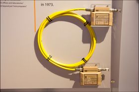 En prototype på en nettverkskabel, fra 1983.