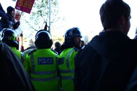 Å havne på feil side av en politisperring når sinte studenter knuser Millbank Tower anbefales ikke.