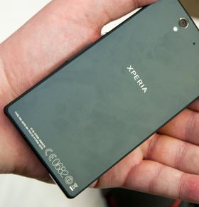 Baksiden på Sony Xperia Z er dekket i herdet glass.