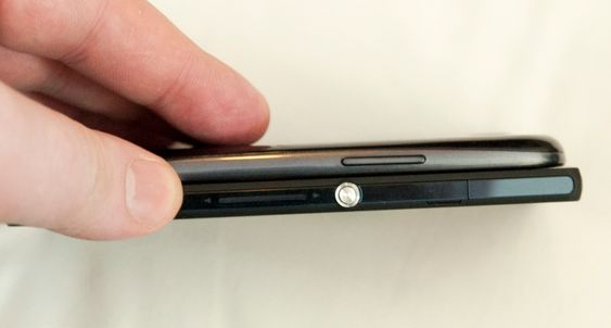 Xperia Z er en svært tynn mobiltelefon.