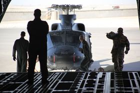 NATO-OPPDRAG: Disse bildene er fra Mazar-e Sharif i Afghanistan da NATOs C-17 fløy det første oppdraget for Norge.