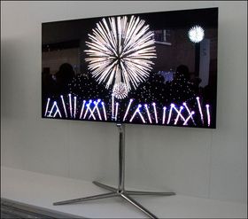 Samsung viste frem flere OLED-TV-er uten 3D-funksjonaliteten skrudd på. .