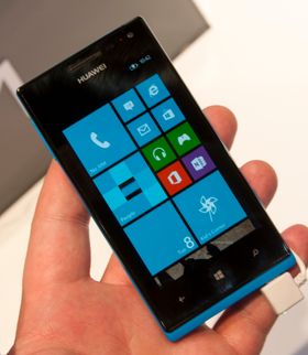 Det er ikke lett for produsentene å skille seg ut med det som foregår på skjermen. Menyene er imidlertid svært raske også på denne Windows-telefonen.