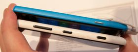 Huaweis telefon er imidlertid noen millimeter smalere, bittelitt lavere og noe tynnere enn Nokias telefon. Alt i alt føles den mer hendig enn det finske alternativet.
