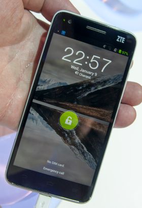 Menyene for øvrig er nye, men låseskjermen har sett lik ut på flere ZTE-telefoner.