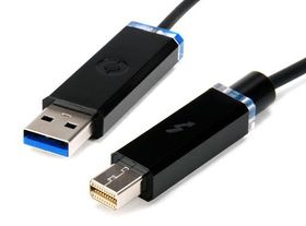 Her har vi USB og Thunderbolt ved siden av hverandre. .