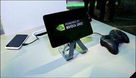 Telefonen i bakgrunnen kunne også fint kjøre spill via Grid.