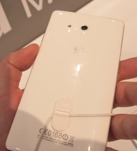 Huawei Ascend Mate er for det meste bygget i plast, men byggekvaliteten kjennes god ut.