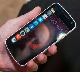 Alt du gjør i Ubuntu handler om sveiping. Sveiper inn på skjermen mot høyre får du opp denne hurtiglisten der du kan legge de mest brukte appene dine.