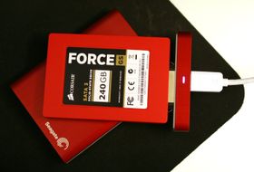 Bakstykket kan brukes rett på andre harddisker eller SSD-er.
