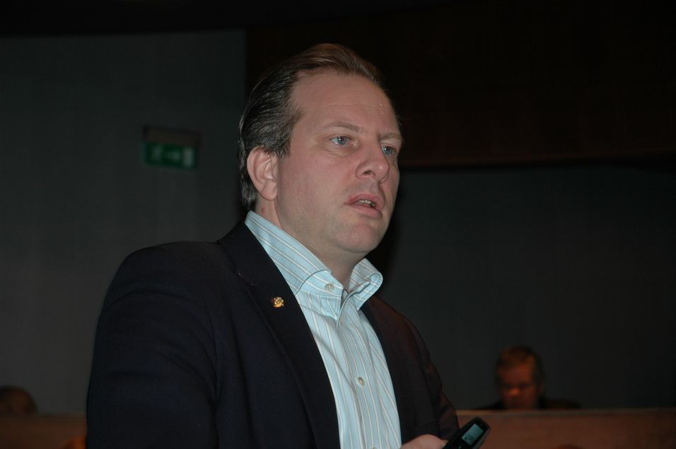Seniorrådgiver Jarl Fjerdingby i Samferdselsdepartementet avviser at Tele2 sitter på informasjon om dividende-auksjonen som ikke er blitt de andre aktørene til del.