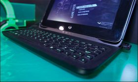 Som alt av Razerprodukter lyste tastaturet opp med grønt lys.