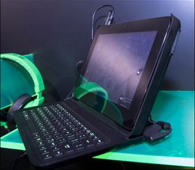 Tastaturdocken er fortsatt ikke klar for lansering, og var litt sjanglete da vi testet det.
