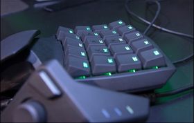 Utformingen av knapperadene er mer uniform enn på forgjengeren Nostromo.
