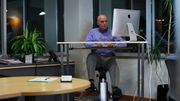 Les Bli sprek på jobben med Active Desk