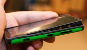 Hvis du vil kan du kjøpe andre deksler til telefonen. Dette skal gjøre Lumia 820 mer robust.
