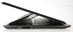 Sony Vaio Duo 11 midt mellom opp- og nedslåing.