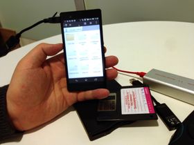 Kraftpluggen Xperia Z fra Sony innledet året. Noe av det morsomste vi gjorde i testperioden var å spille av en mp3-fil fra diskettstasjon til eksternt lydkort.
