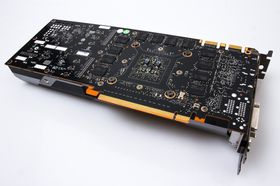 Med en vekt på «bare» 943 gram er det ikke så stort behov for støttende bakplate på GTX Titan.