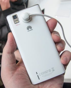 Slik ser Ascend P2 ut fra baksiden.
