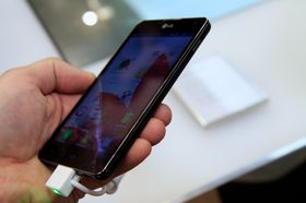 LG Optimus G har en ganske tradisjonell design.