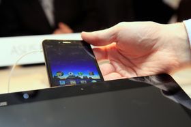 Nettbrett-dokkingen fungerer som større skjerm til telefonen, som er den som inneholder prosessor, lagringsplass og annen grunnleggende funksjonalitet.