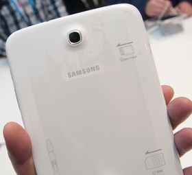 Slik ser baksiden på Note 8.0 ut. Beskyttelsesplasten satt fortsatt fast i demoutgavene.