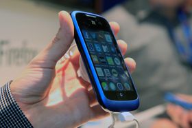 Firefox OS er et enkelt mobiloperativsystem, men det gjør det meste det skal.