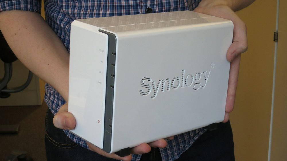 Liten og kjekk: Synology DS212j med plass til to harddisker.