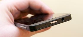BlackBerry Z10 har fantastisk lyd under musikkavspilling. Hodetelefonutgangen er på toppen av telefonen.