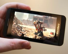 Den skarpe og fargesterke skjermen egner seg utmerket til filmvisning.