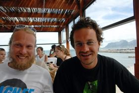 Utvikleren bak Melodive, Johan Gjestland til høyre, sammen med sin faste betatester Ante.