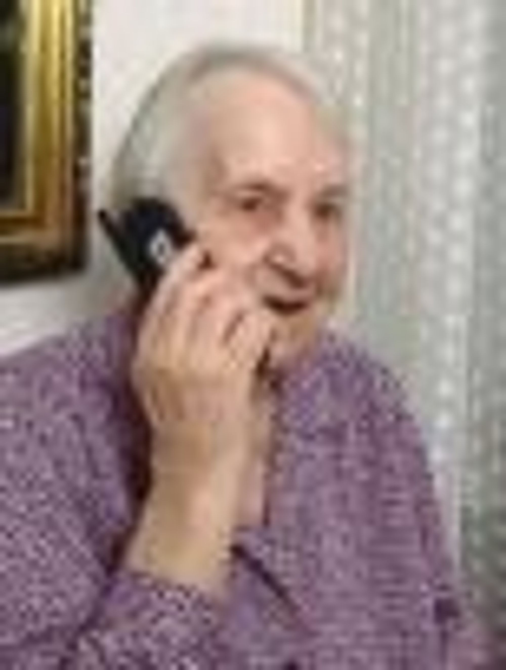 Bare småbarn og 90-åringer uten mobil?