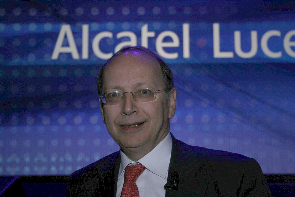 Alcatel-Lucent-sjef Ben Veerwayen ser lyst på 2011.