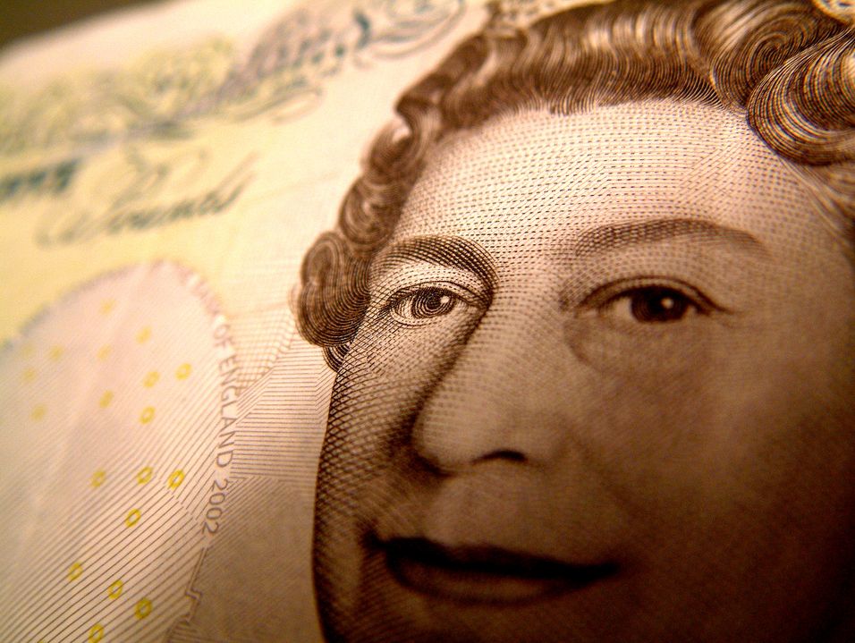 Britene diskuterer nå en økning av målet om 2 megabit/s tilgjengelig for alle innen 2015.