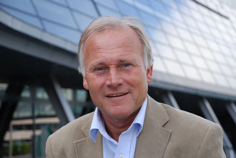 Informasjonssjef Per Aril Meling i Telenor tror det vil ta noen år før vi får svar på hvor mange som vil nøye seg med bare mobilt bredbånd.