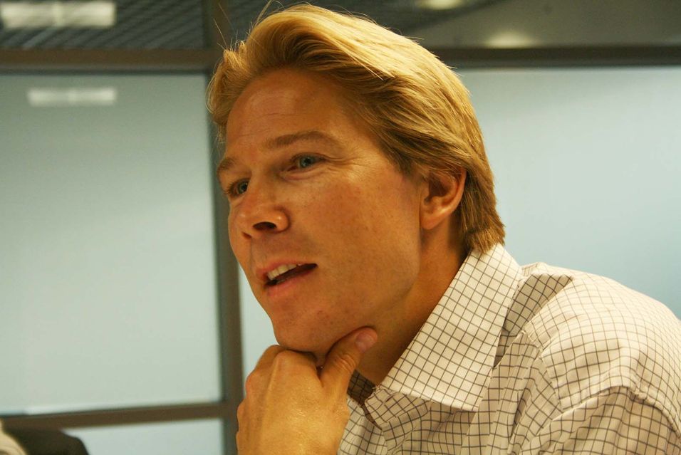 Digital service-sjef Rolv-Erik Spilling trodde at det ville være enklere å finne folk til å integrere tjenestene lokalt, enn å utvikle dem globalt. Nå erkjenner han at det er motsatt.